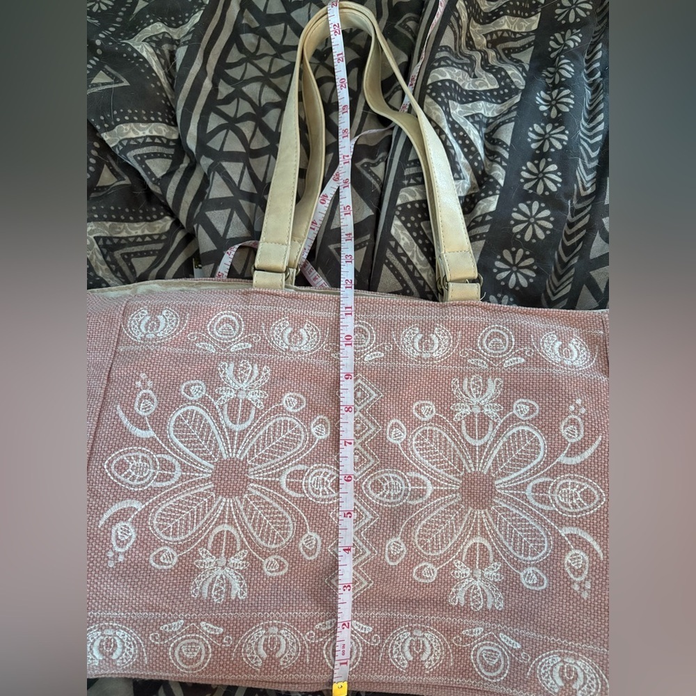 Pink and Tan Floral Embroidered Tote. Sunnsand brand. - Picture 11 of 12
